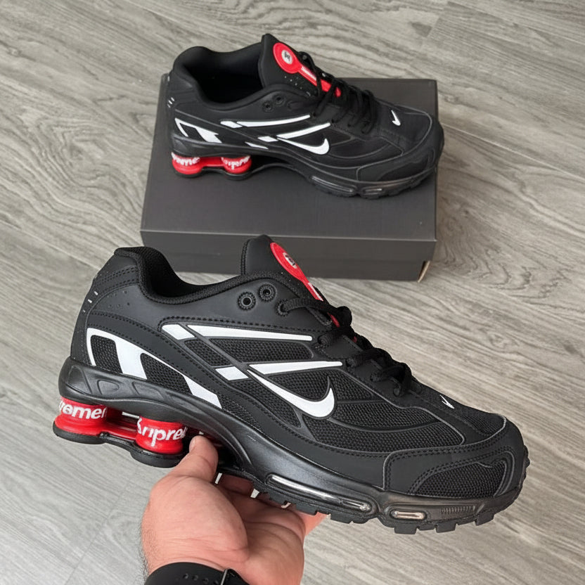 Nike Shox Supreme – Premium performance sneakers in black with top-quality materials, comfort, and stylish design.
