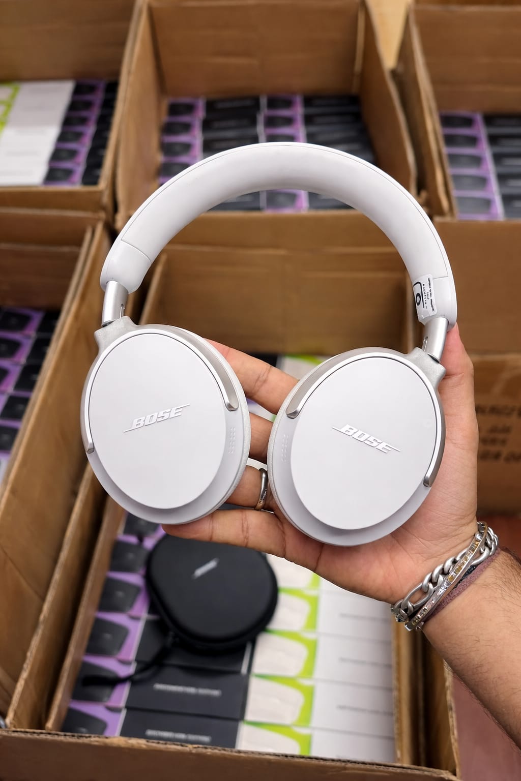 BOSS Quiet Comfort Ultra Headphones – Master Quality Stereo Sound with Leather Pouch Cover | neomarketshop