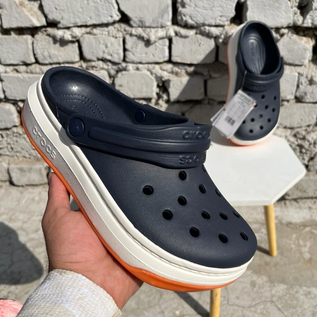 Crocs Classic Crush Clogs – Stylish platform footwear with top-quality comfort, lightweight design, and all-day wearability.