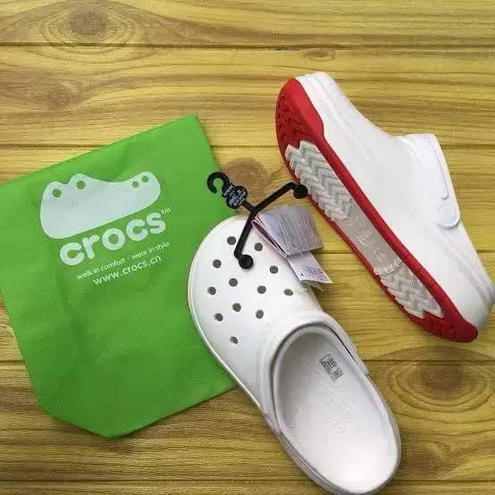 Crocs Classic Crush Clogs – Stylish platform footwear with top-quality comfort, lightweight design, and all-day wearability.