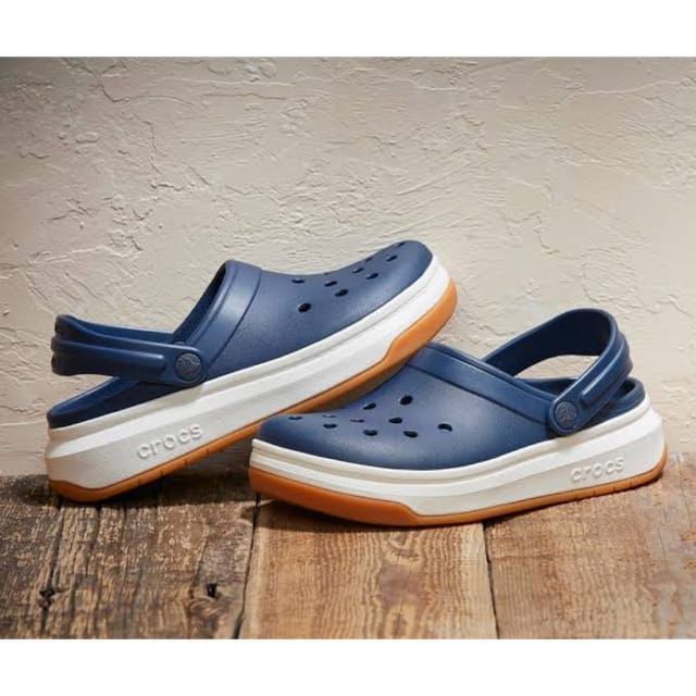 Crocs Classic Crush Clogs – Stylish platform footwear with top-quality comfort, lightweight design, and all-day wearability.