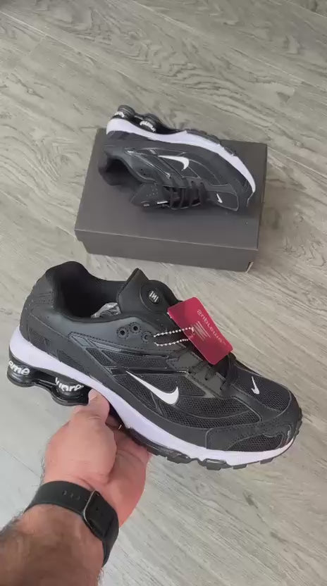 Nike Shox Supreme – Premium performance sneakers in black with top-quality materials, comfort, and stylish design.