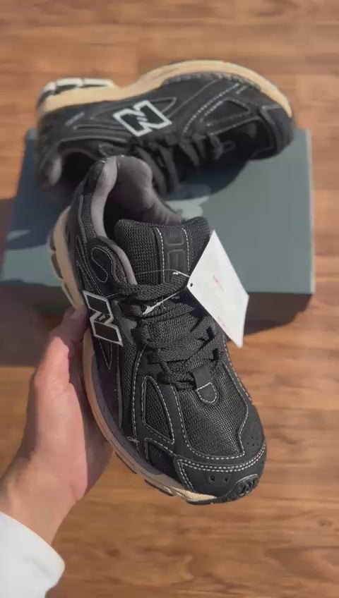 New Balance 1906R – Premium quality sneakers with top craftsmanship, comfort, and stylish performance design.
